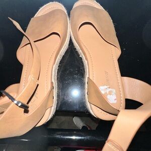 Elegant Tan Women's Sandals